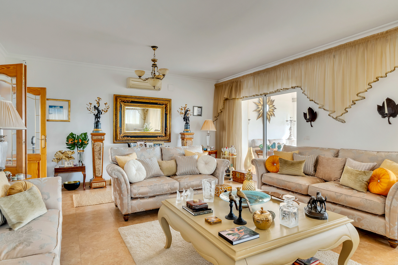 Villa for sale in Pego