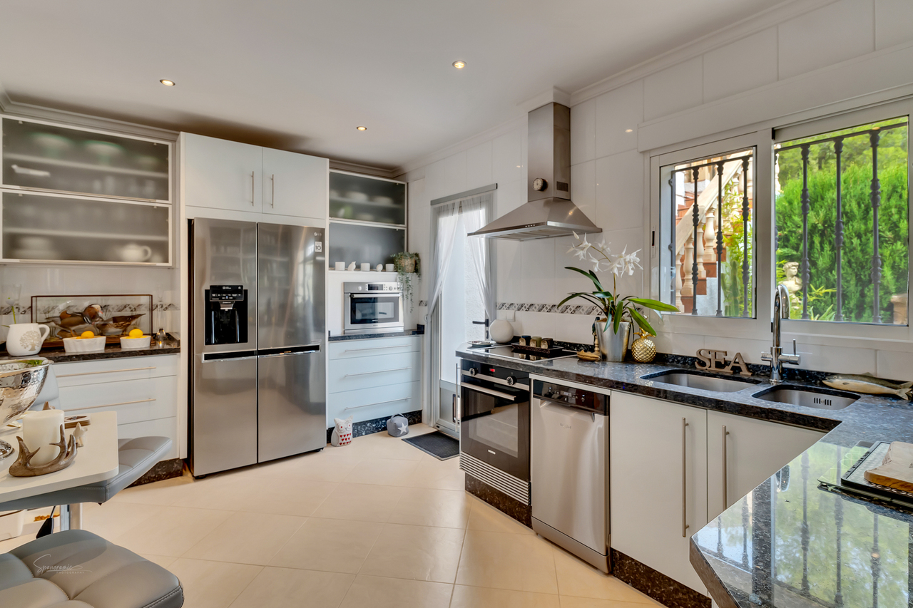 Villa for sale in Pego