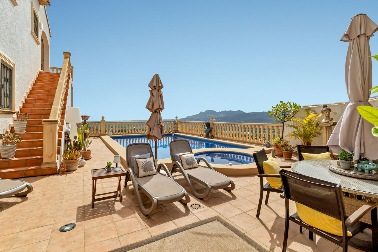 Villa for sale in Pego