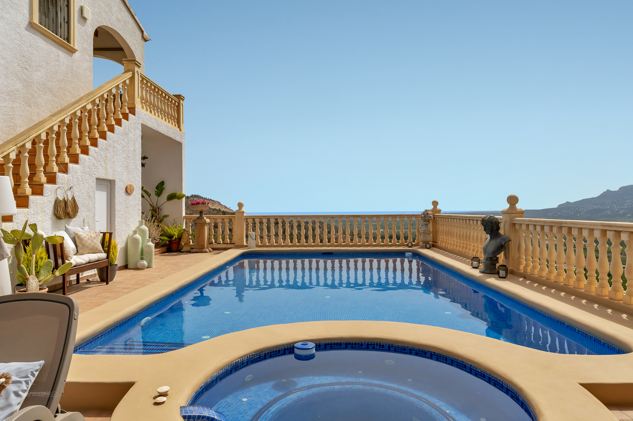 Villa for sale in Pego