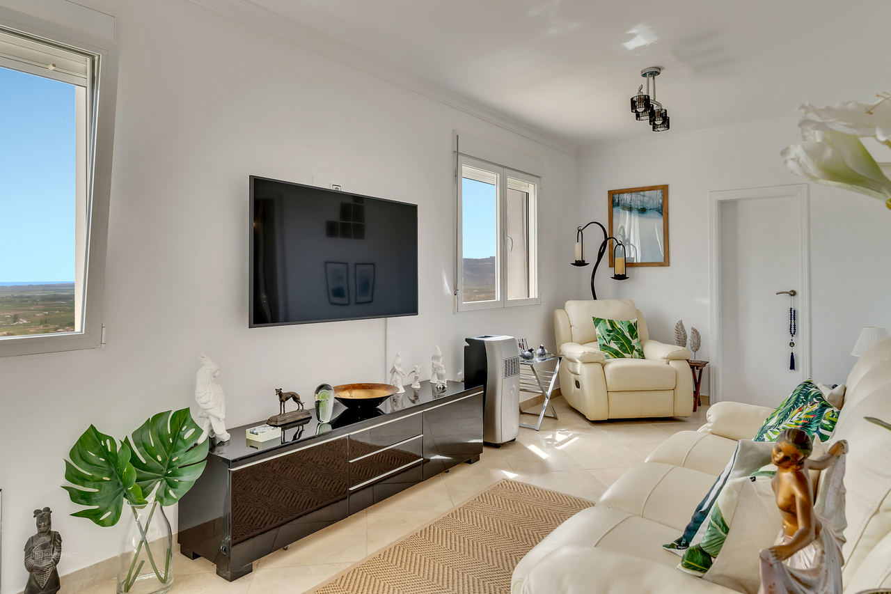 Villa for sale in Pego